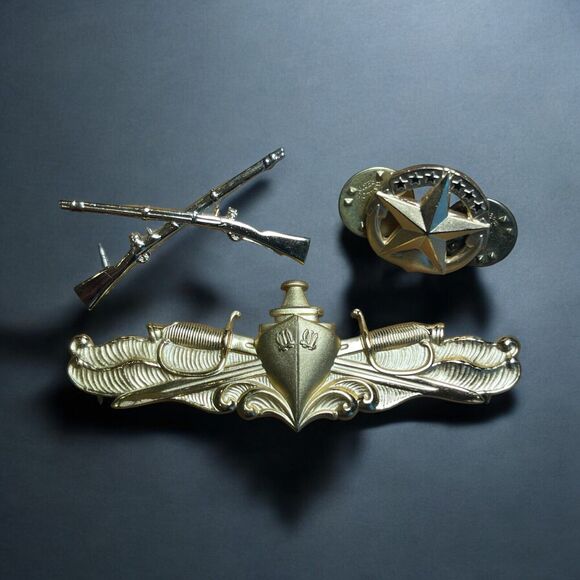 Vintage US Navy USN Surface Warfare Officer SWO & Command At Sea Pin Badge Star - Picture 2 of 15